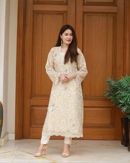Shaista Lodhi feet photo thumbnail