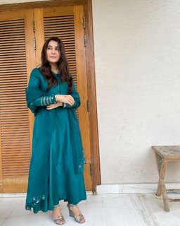 Shaista Lodhi feet photo thumbnail