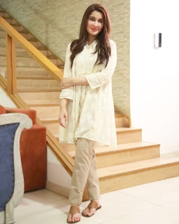 Shaista Lodhi feet photo thumbnail