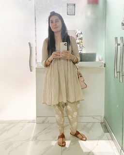 Shaista Lodhi feet photo thumbnail