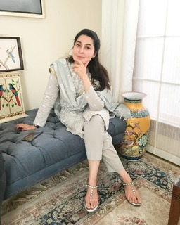 Shaista Lodhi feet photo thumbnail