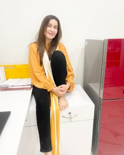 Shaista Lodhi feet photo thumbnail