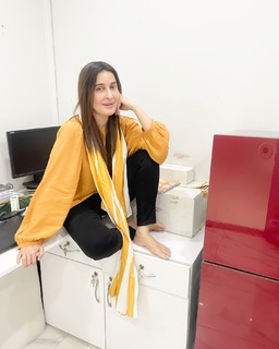 Shaista Lodhi feet photo thumbnail