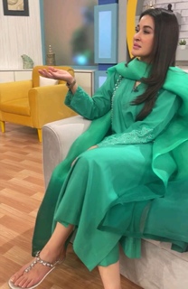 Shaista Lodhi feet photo thumbnail