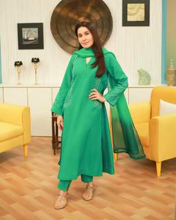 Shaista Lodhi feet photo thumbnail