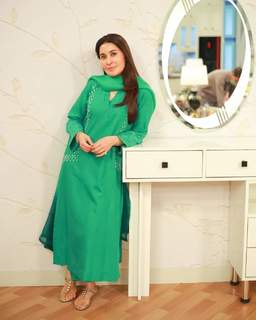 Shaista Lodhi feet photo thumbnail