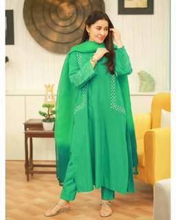 Shaista Lodhi feet photo thumbnail