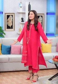 Shaista Lodhi feet photo thumbnail