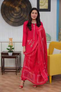 Shaista Lodhi feet photo thumbnail