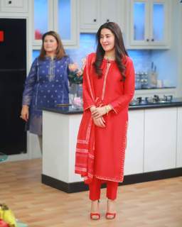 Shaista Lodhi feet photo thumbnail