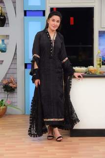 Shaista Lodhi feet photo thumbnail