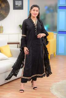 Shaista Lodhi feet photo thumbnail