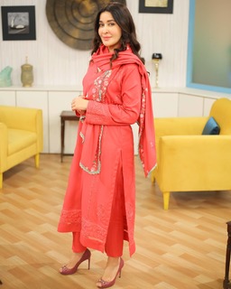 Shaista Lodhi feet photo thumbnail