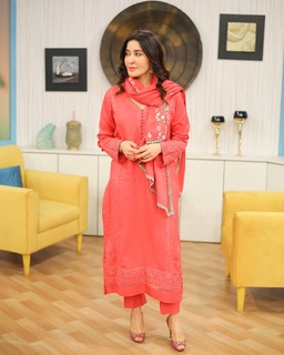 Shaista Lodhi feet photo thumbnail