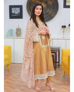 Shaista Lodhi feet photo thumbnail