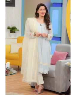 Shaista Lodhi feet photo thumbnail