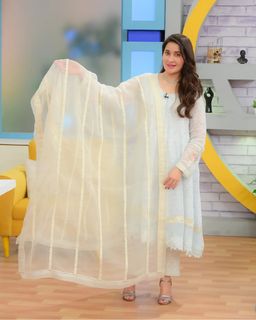 Shaista Lodhi feet photo thumbnail