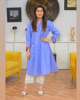 Shaista Lodhi feet photo thumbnail