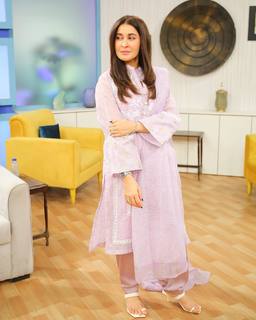 Shaista Lodhi feet photo thumbnail