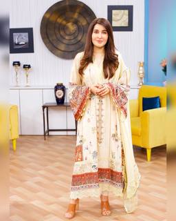 Shaista Lodhi feet photo thumbnail