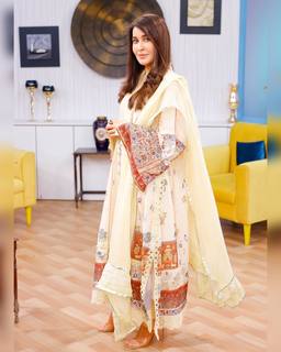 Shaista Lodhi feet photo thumbnail