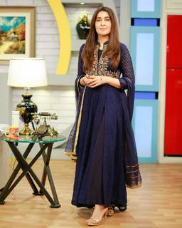 Shaista Lodhi feet photo thumbnail