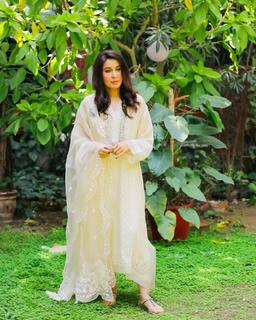 Shaista Lodhi feet photo thumbnail