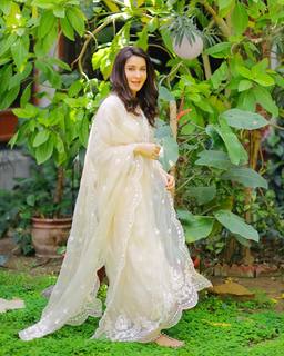 Shaista Lodhi feet photo thumbnail