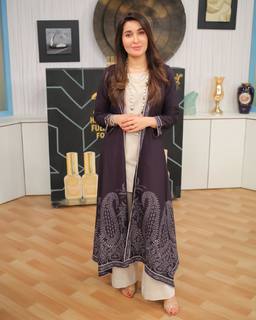 Shaista Lodhi feet photo thumbnail