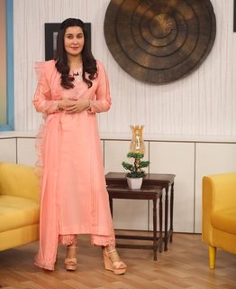 Shaista Lodhi feet photo thumbnail