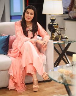 Shaista Lodhi feet photo thumbnail