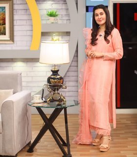 Shaista Lodhi feet photo thumbnail