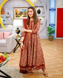 Shaista Lodhi feet photo thumbnail