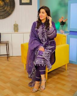 Shaista Lodhi feet photo thumbnail