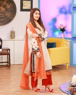 Shaista Lodhi feet photo thumbnail