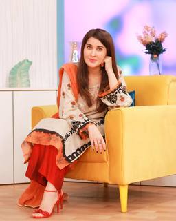 Shaista Lodhi feet photo thumbnail