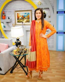Shaista Lodhi feet photo thumbnail