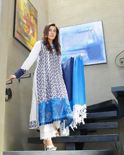 Shaista Lodhi feet photo thumbnail