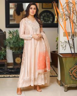 Shaista Lodhi feet photo thumbnail