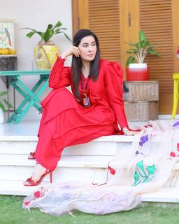 Shaista Lodhi feet photo thumbnail