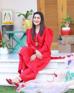 Shaista Lodhi feet photo thumbnail