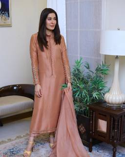 Shaista Lodhi feet photo thumbnail