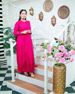 Shaista Lodhi feet photo thumbnail