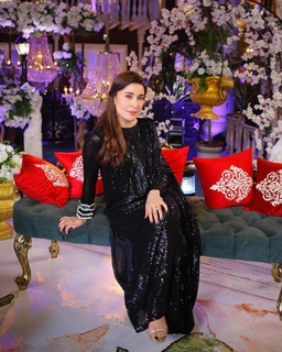 Shaista Lodhi feet photo thumbnail