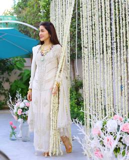 Shaista Lodhi feet photo thumbnail