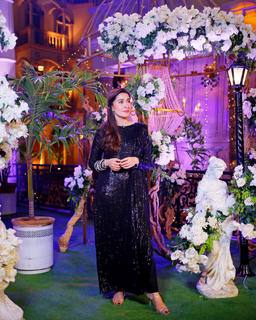 Shaista Lodhi feet photo thumbnail