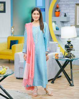Shaista Lodhi feet photo thumbnail