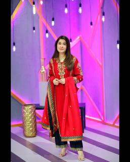Shaista Lodhi feet photo thumbnail