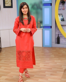 Shaista Lodhi feet photo thumbnail