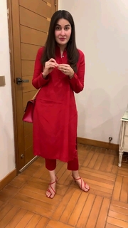 Shaista Lodhi feet photo thumbnail